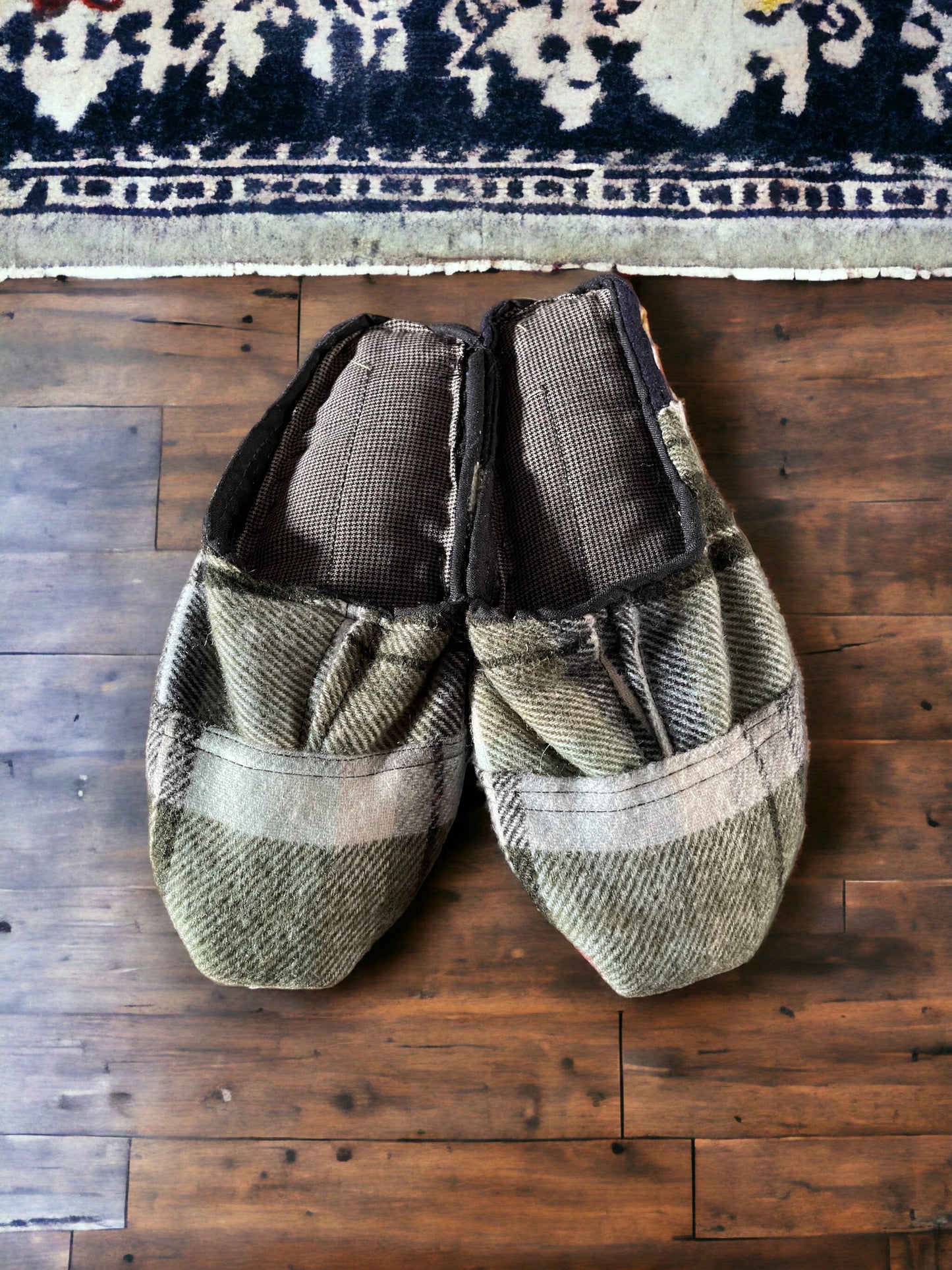 Handmade Portuguese Wool Slippers, Unisex Recycled Fabric Slippers, Gray Green Plaid Slippers, Farmhouse Slippers