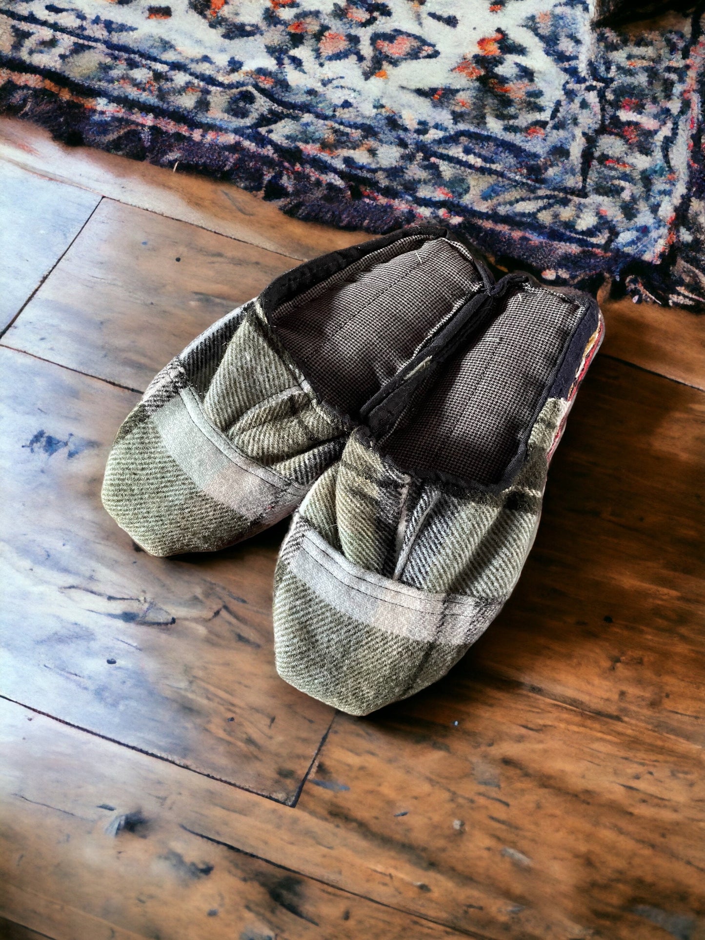 Handmade Portuguese Wool Slippers, Unisex Recycled Fabric Slippers, Gray Green Plaid Slippers, Farmhouse Slippers